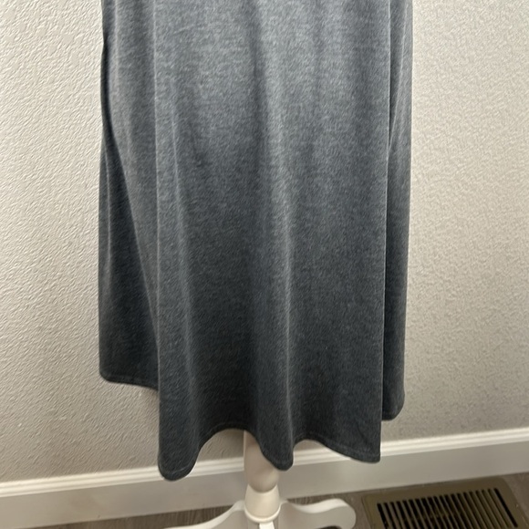 LulaRoe Charcoal Gray High Low Short Sleeve T-Shirt Dress Size XS - Picture 3 of 7